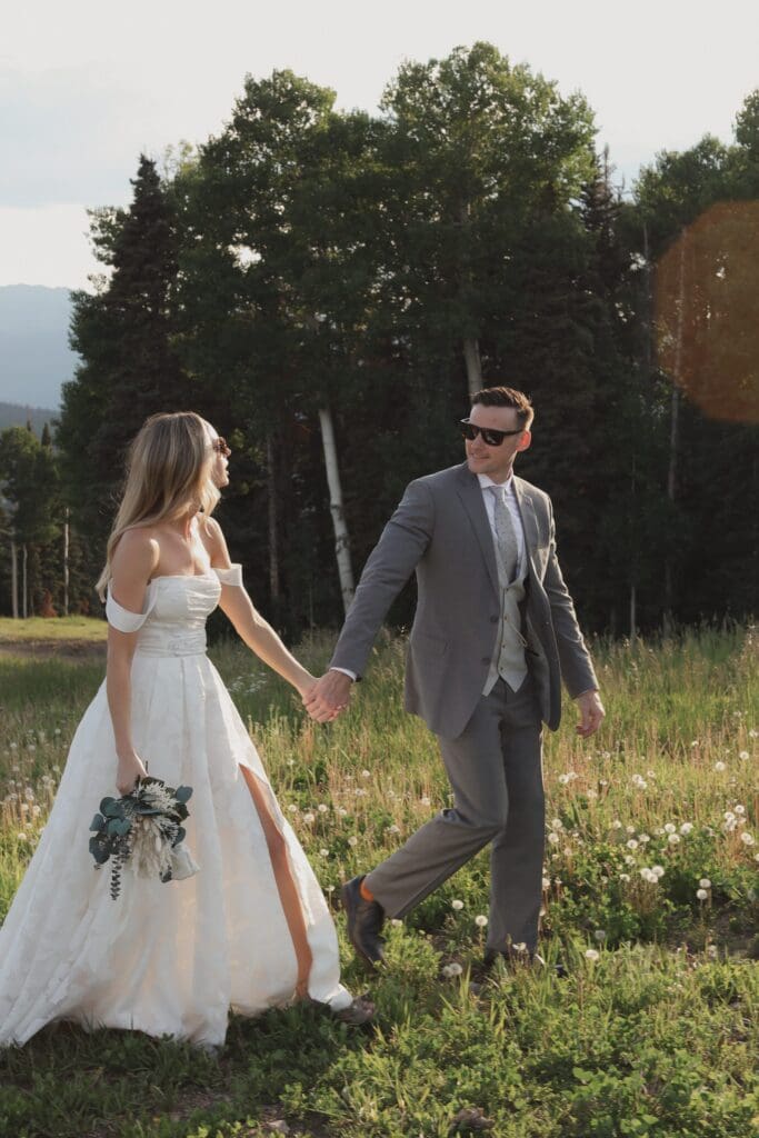 couple exchanging vows on top of sapphire point overlook